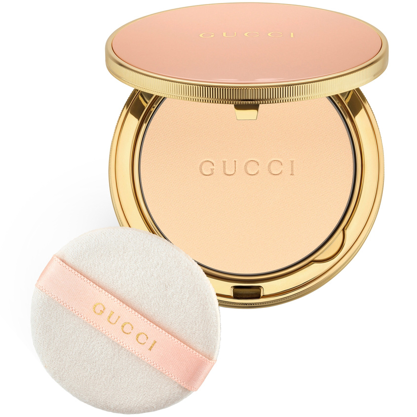 Пудра отзывы. Матирующая пудра гуччи. Gucci матирующая пудра poudre de beauté mat naturel свотчи.